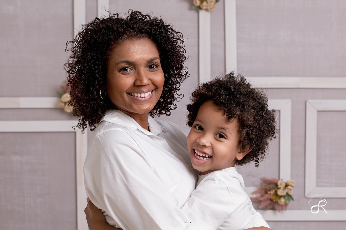 Juliana Rossato Fotografia, São Paulo, Mini ensaio de Dia das mãe, mães 2023, dia das mães, Ensaio filho filhos, estúdio fotográfico, interlagos, vila mascote, santo amaro, fotógrafa sp, fotógrafo sp, zona sul, pascoa, mini ensaio, jardim umuarama, mamães