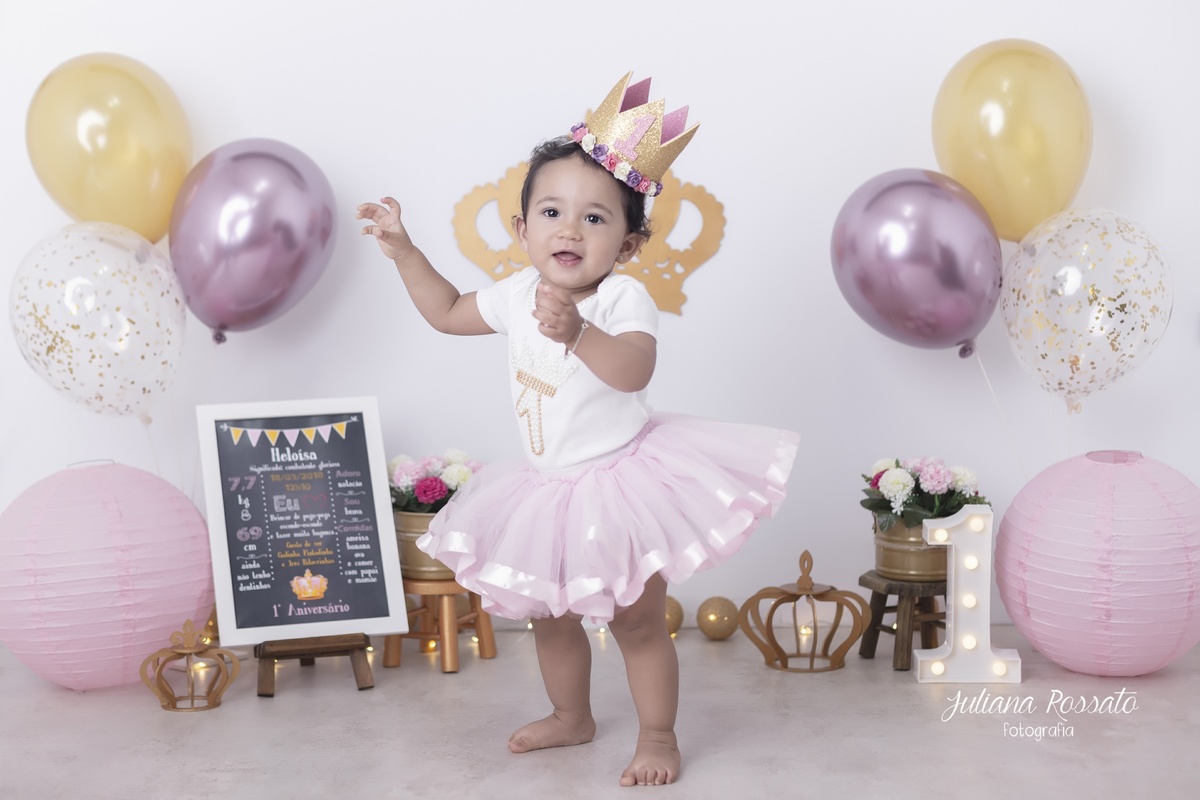 Juliana Rossato Fotografia, são paulo, interlagos, zona sul, jardim consórcio, estúdio fotográfico, ensaio infantil, SP, acompanhamento infantil, cake, smash the cake, ensaio de aniversário, bolo, princesa realeza, rosa e dourado