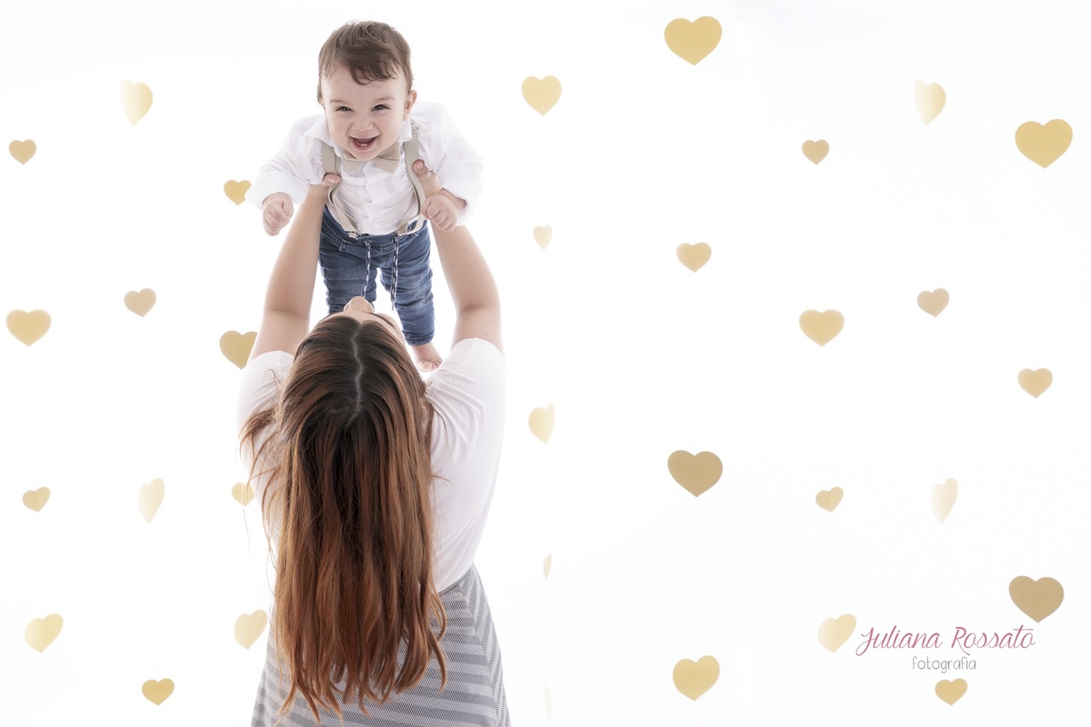 Juliana Rossato Fotografia, são paulo, interlagos, zona sul, santo amaro, estúdio fotográfico, ensaio família, SP, acompanhamento infantil, mini ensaio, dia das mães, mini ensaio dia das mães, mães, 2019, flores, corações, coração
