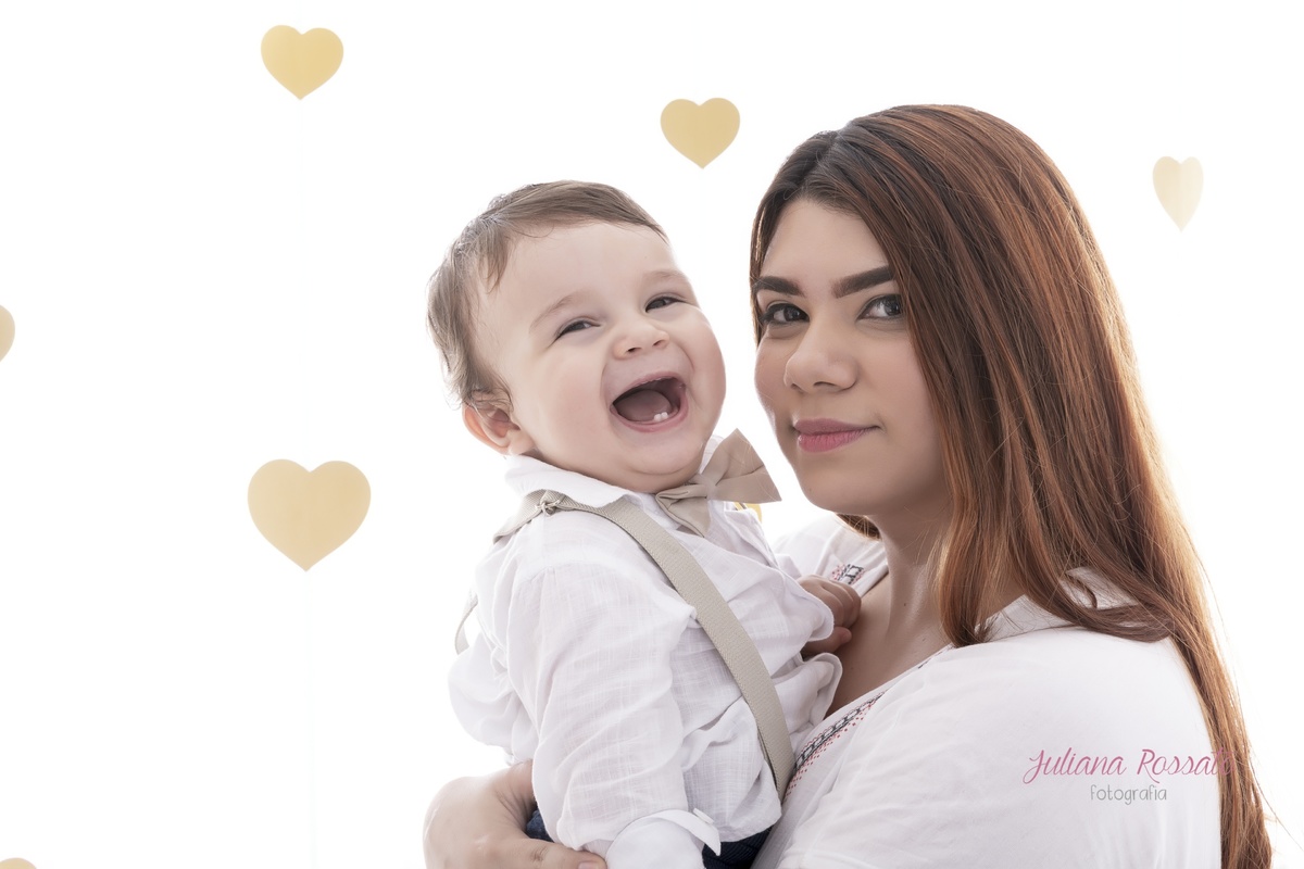 Juliana Rossato Fotografia, são paulo, interlagos, zona sul, santo amaro, estúdio fotográfico, ensaio família, SP, acompanhamento infantil, mini ensaio, dia das mães, mini ensaio dia das mães, mães, 2019, flores, corações, coração