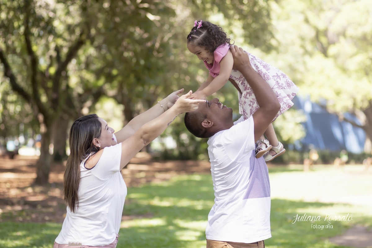 Ensaio fotográfico infantil no parque Ibirapuera em são paulo pelo estúdio Juliana Rossato Fotografia.  Ensaio família