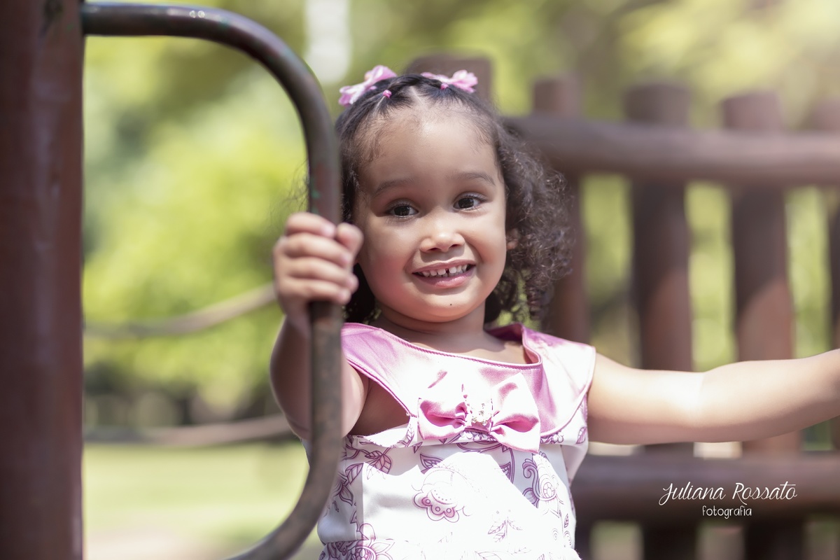 Ensaio fotográfico infantil no parque Ibirapuera em são paulo pelo estúdio Juliana Rossato Fotografia.  Ensaio família