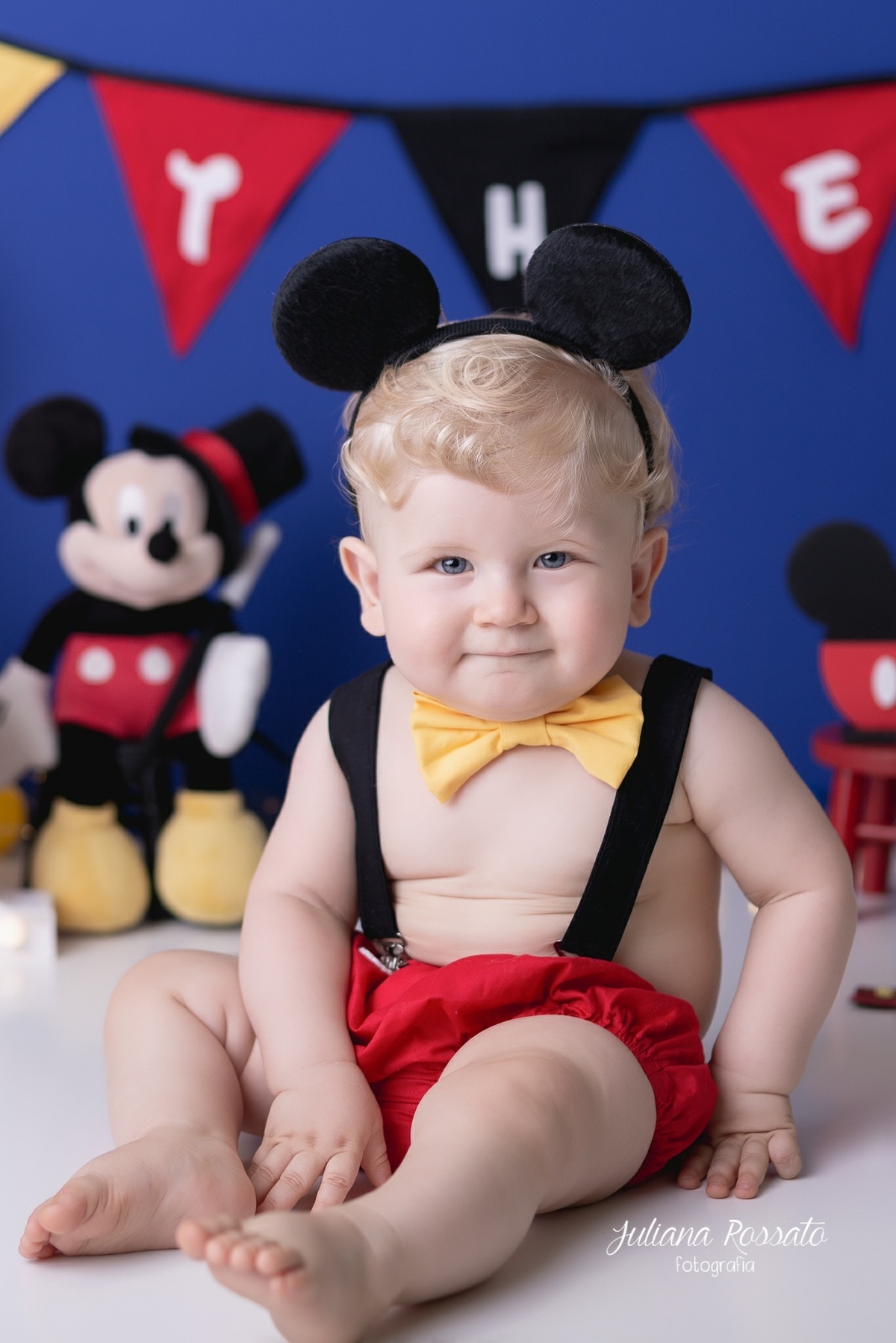 Juliana Rossato Fotografia, são paulo, interlagos, zona sul, jardim consórcio, estúdio fotográfico, ensaio infantil, SP, acompanhamento infantil, cake, smash the cake, ensaio de aniversário, bolo, circo do mickey, mickey, 1 ano, um ano