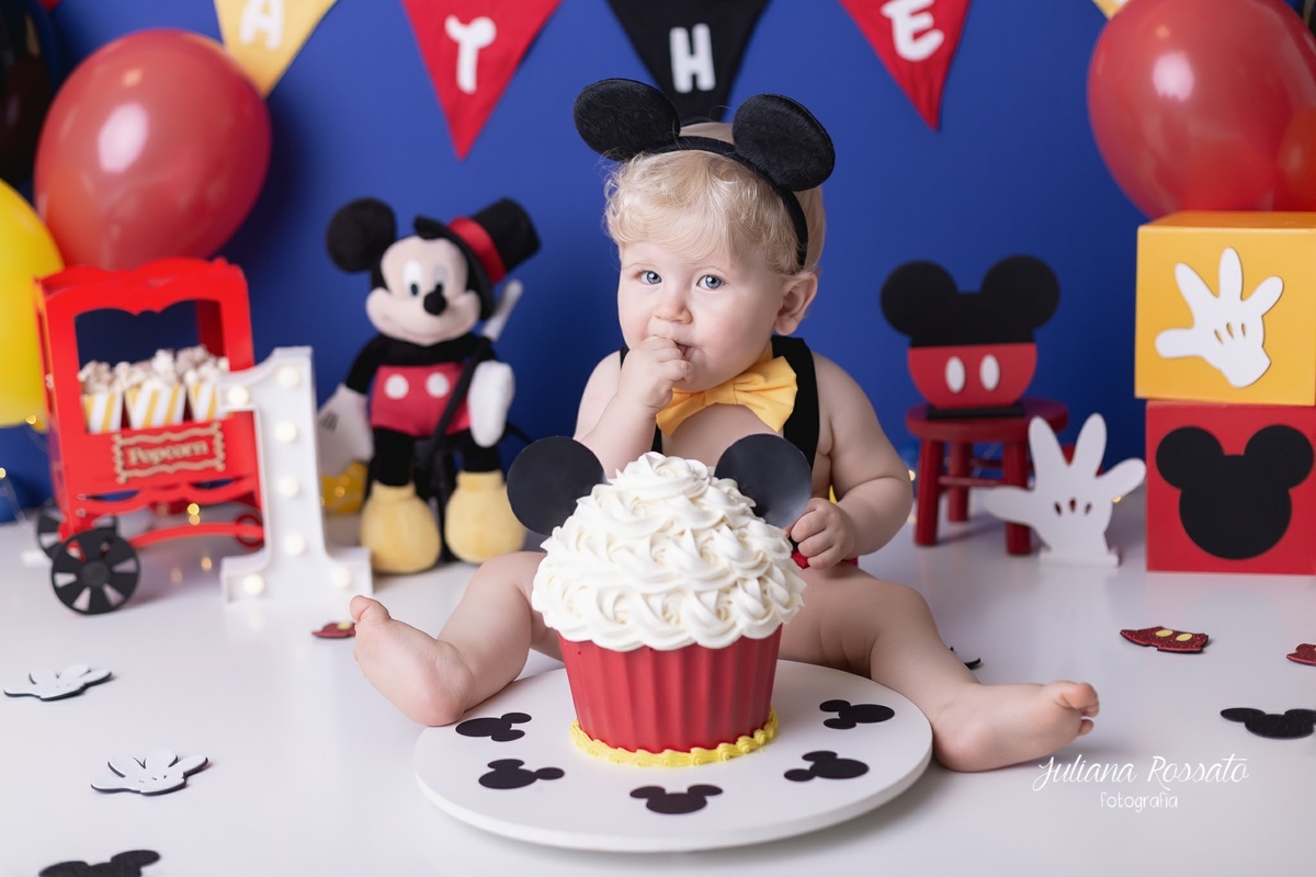 Juliana Rossato Fotografia, são paulo, interlagos, zona sul, jardim consórcio, estúdio fotográfico, ensaio infantil, SP, acompanhamento infantil, cake, smash the cake, ensaio de aniversário, bolo, circo do mickey, mickey, 1 ano, um ano