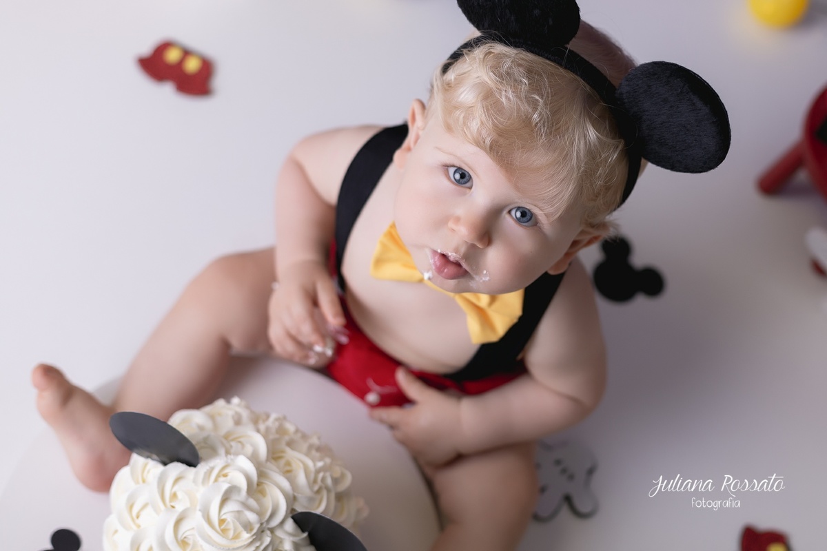Juliana Rossato Fotografia, são paulo, interlagos, zona sul, jardim consórcio, estúdio fotográfico, ensaio infantil, SP, acompanhamento infantil, cake, smash the cake, ensaio de aniversário, bolo, circo do mickey, mickey, 1 ano, um ano