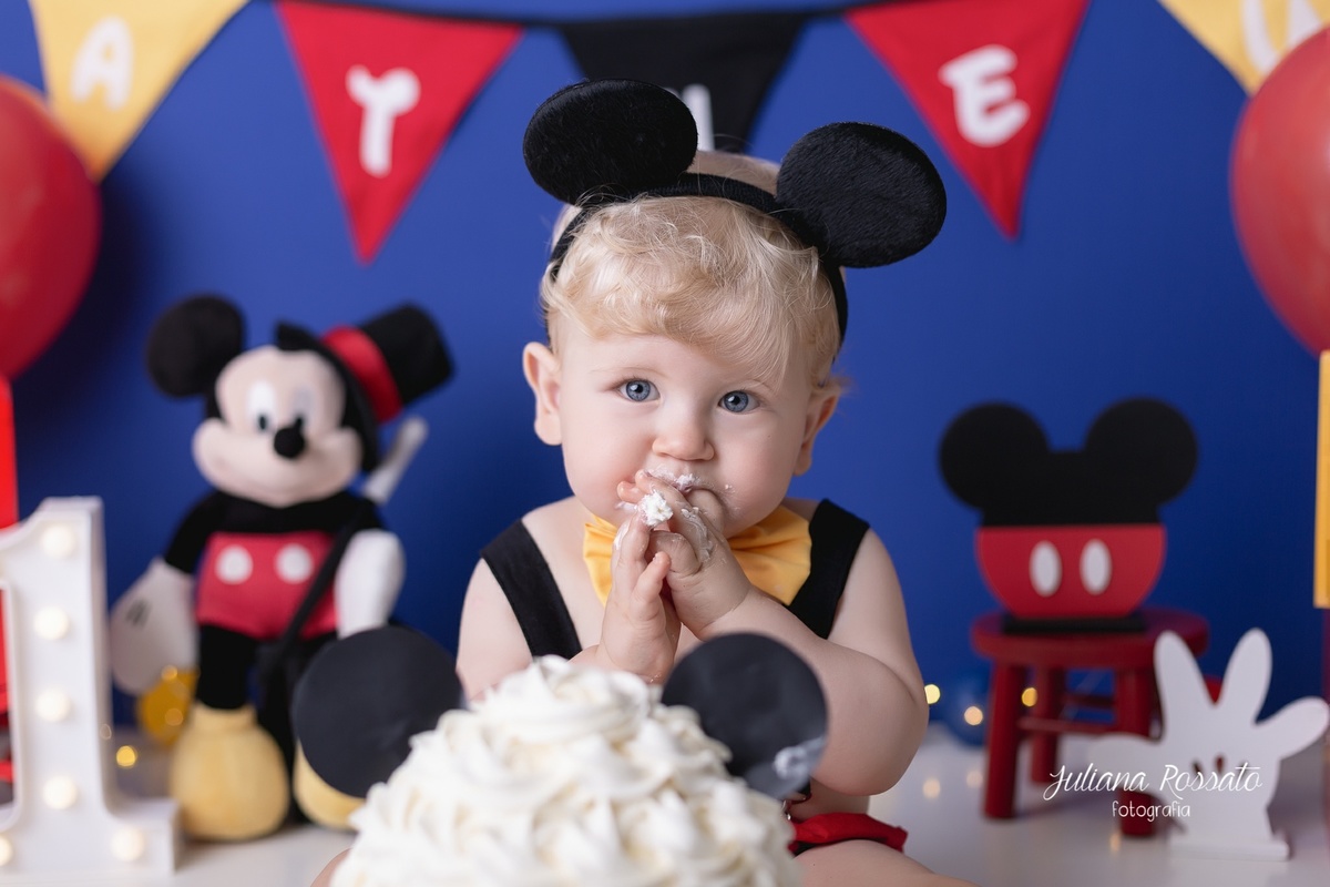 Juliana Rossato Fotografia, são paulo, interlagos, zona sul, jardim consórcio, estúdio fotográfico, ensaio infantil, SP, acompanhamento infantil, cake, smash the cake, ensaio de aniversário, bolo, circo do mickey, mickey, 1 ano, um ano