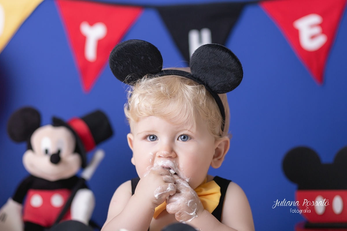 Juliana Rossato Fotografia, são paulo, interlagos, zona sul, jardim consórcio, estúdio fotográfico, ensaio infantil, SP, acompanhamento infantil, cake, smash the cake, ensaio de aniversário, bolo, circo do mickey, mickey, 1 ano, um ano