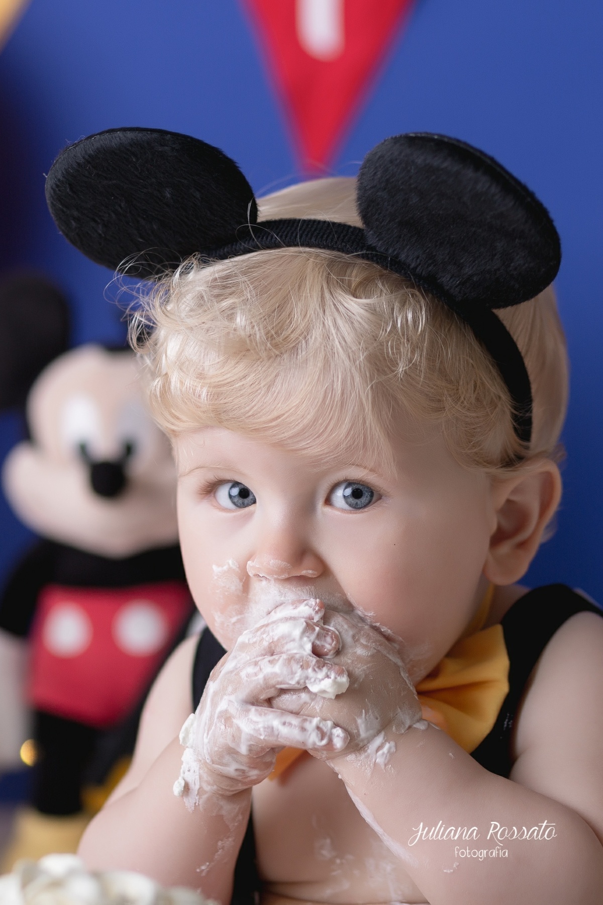 Juliana Rossato Fotografia, são paulo, interlagos, zona sul, jardim consórcio, estúdio fotográfico, ensaio infantil, SP, acompanhamento infantil, cake, smash the cake, ensaio de aniversário, bolo, circo do mickey, mickey, 1 ano, um ano