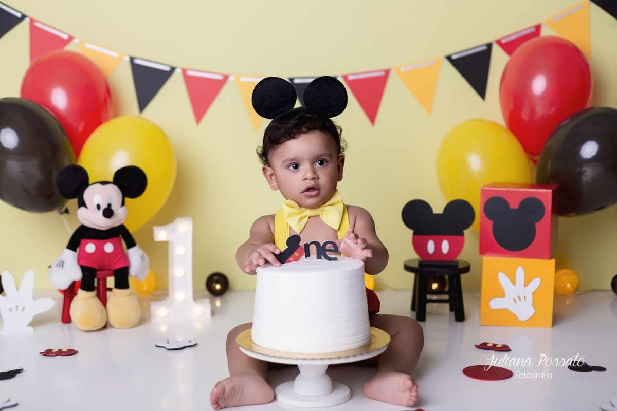 Juliana Rossato Fotografia, são paulo, interlagos, zona sul, jardim consórcio, estúdio fotográfico, ensaio infantil, SP, acompanhamento infantil, cake, smash the cake, ensaio de aniversário, bolo, mickey amarelo, mickey, 1 ano, um ano