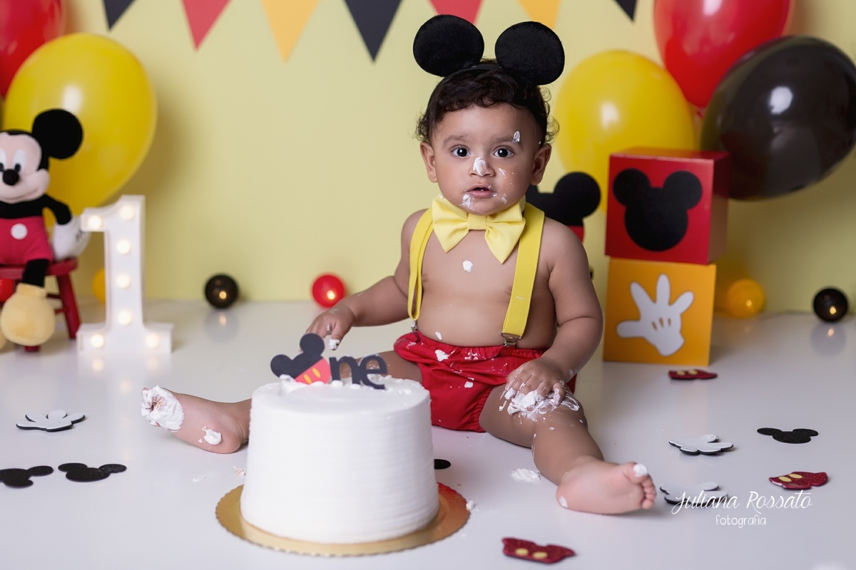 Juliana Rossato Fotografia, são paulo, interlagos, zona sul, jardim consórcio, estúdio fotográfico, ensaio infantil, SP, acompanhamento infantil, cake, smash the cake, ensaio de aniversário, bolo, mickey amarelo, mickey, 1 ano, um ano