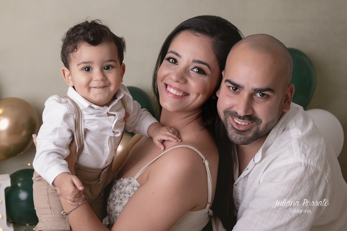 Juliana Rossato Fotografia, são paulo, interlagos, zona sul, jardim consórcio, estúdio fotográfico, ensaio infantil, SP, acompanhamento infantil, cake, smash the cake, ensaio de aniversário, bolo, 1 ano, um ano, verde e dourado,