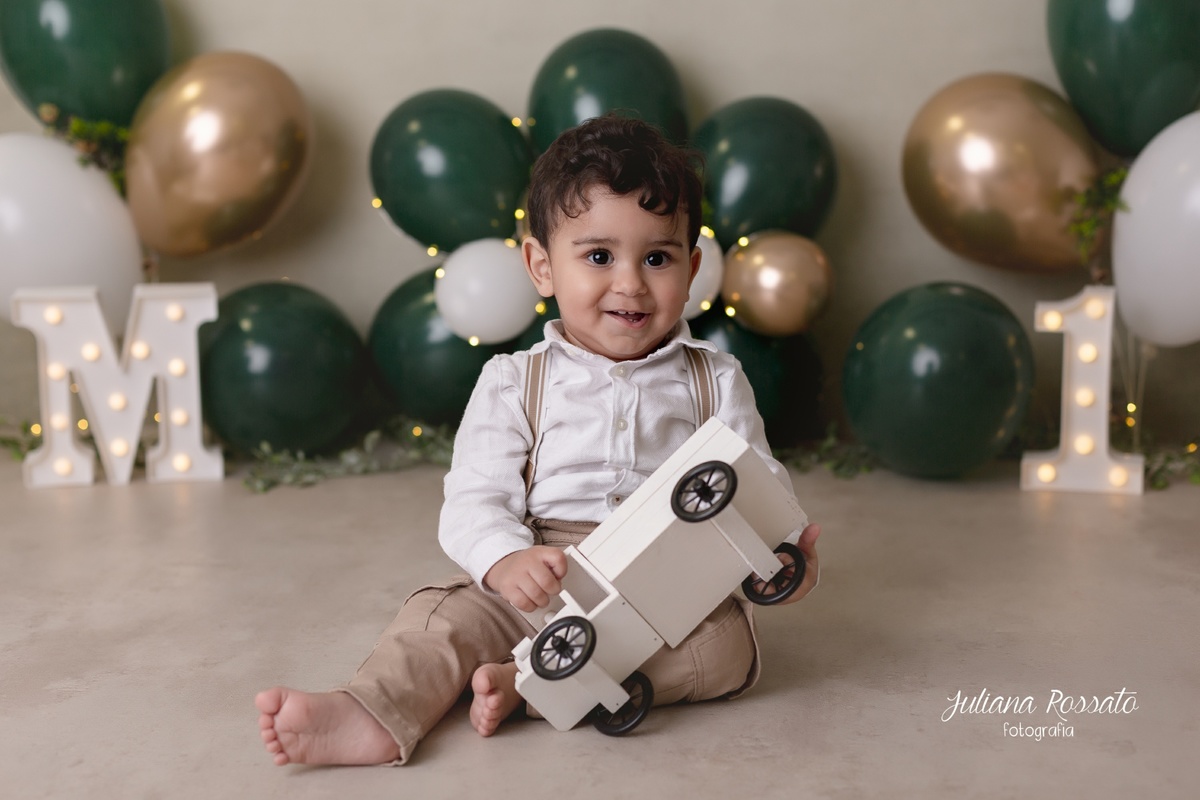 Juliana Rossato Fotografia, são paulo, interlagos, zona sul, jardim consórcio, estúdio fotográfico, ensaio infantil, SP, acompanhamento infantil, cake, smash the cake, ensaio de aniversário, bolo, 1 ano, um ano, verde e dourado,