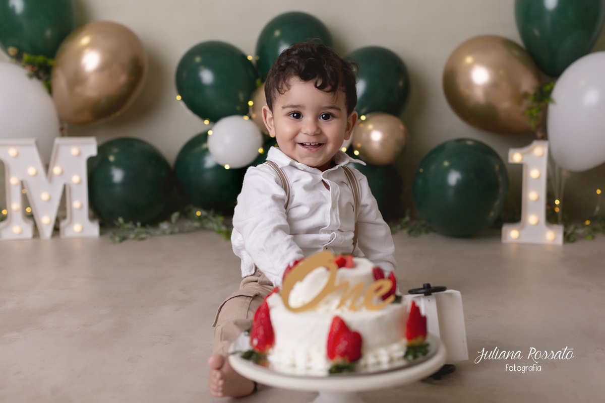 Juliana Rossato Fotografia, são paulo, interlagos, zona sul, jardim consórcio, estúdio fotográfico, ensaio infantil, SP, acompanhamento infantil, cake, smash the cake, ensaio de aniversário, bolo, 1 ano, um ano, verde e dourado,