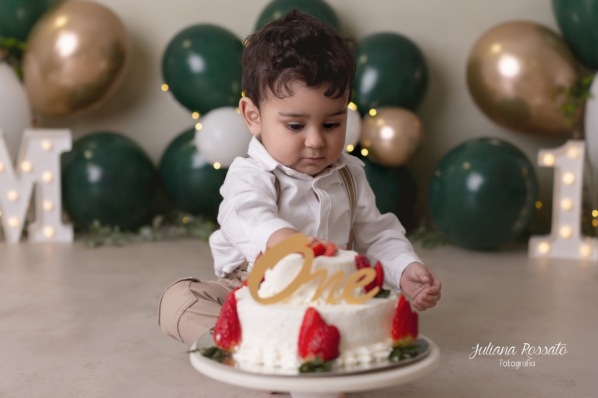 Juliana Rossato Fotografia, são paulo, interlagos, zona sul, jardim consórcio, estúdio fotográfico, ensaio infantil, SP, acompanhamento infantil, cake, smash the cake, ensaio de aniversário, bolo, 1 ano, um ano, verde e dourado,