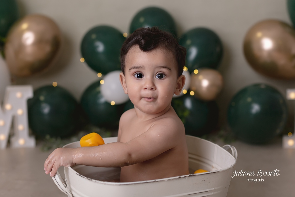 Juliana Rossato Fotografia, são paulo, interlagos, zona sul, jardim consórcio, estúdio fotográfico, ensaio infantil, SP, acompanhamento infantil, cake, smash the cake, ensaio de aniversário, bolo, 1 ano, um ano, verde e dourado,