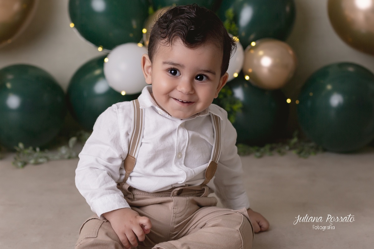 Juliana Rossato Fotografia, são paulo, interlagos, zona sul, jardim consórcio, estúdio fotográfico, ensaio infantil, SP, acompanhamento infantil, cake, smash the cake, ensaio de aniversário, bolo, 1 ano, um ano, verde e dourado,