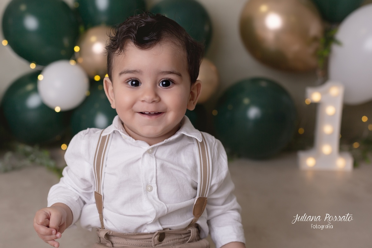 Juliana Rossato Fotografia, são paulo, interlagos, zona sul, jardim consórcio, estúdio fotográfico, ensaio infantil, SP, acompanhamento infantil, cake, smash the cake, ensaio de aniversário, bolo, 1 ano, um ano, verde e dourado,