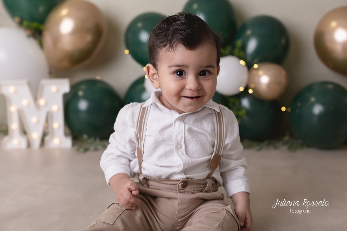 Juliana Rossato Fotografia, são paulo, interlagos, zona sul, jardim consórcio, estúdio fotográfico, ensaio infantil, SP, acompanhamento infantil, cake, smash the cake, ensaio de aniversário, bolo, 1 ano, um ano, verde e dourado,