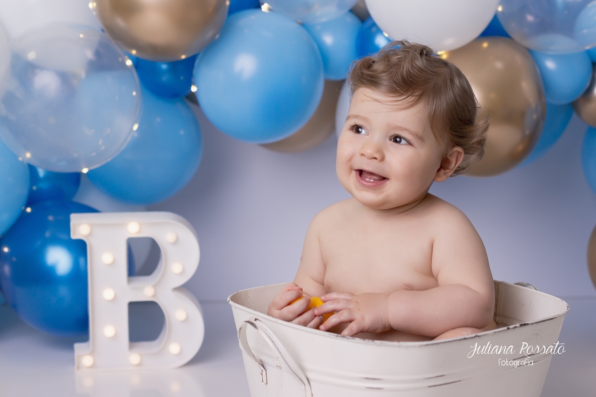Juliana Rossato Fotografia, são paulo, interlagos, zona sul, jardim consórcio, estúdio fotográfico, ensaio infantil, SP, acompanhamento infantil, cake, smash the cake, ensaio de aniversário, bolo, 1 ano, um ano, smash luxo, arco azul e dourado