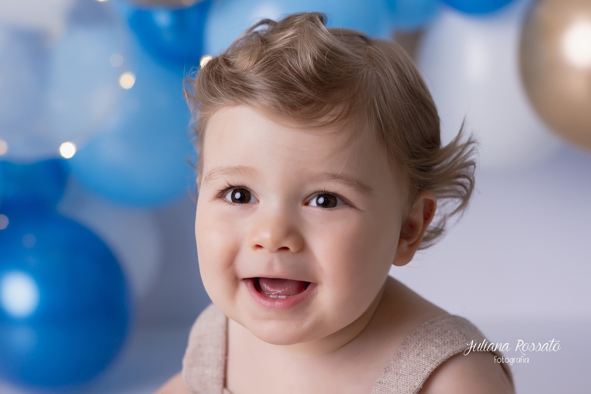 Juliana Rossato Fotografia, são paulo, interlagos, zona sul, jardim consórcio, estúdio fotográfico, ensaio infantil, SP, acompanhamento infantil, cake, smash the cake, ensaio de aniversário, bolo, 1 ano, um ano, smash luxo, arco azul e dourado