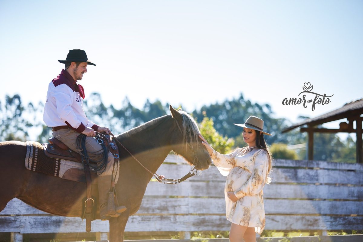 Ensaio gestante com cavalo