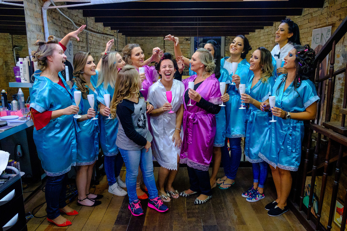 Noiva e Madrinhas, no Casamento da Dolores e do Cleber, pelo fotógrafo de casamentos Vinícius Vogel, fotógrafo em Porto Alegre, Região Metropolitana e Serra Gaúcha.