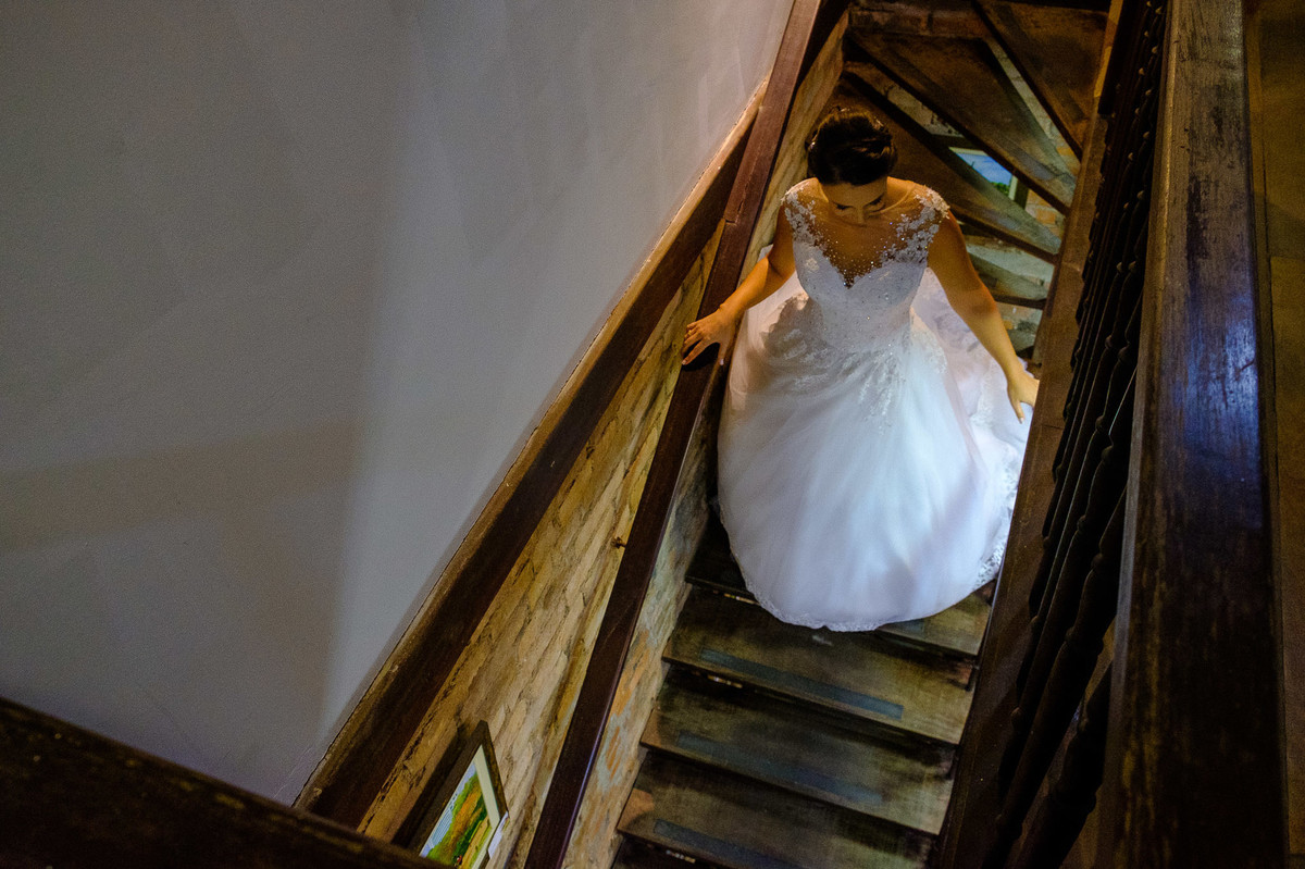 vestido de noiva, Casamento da Dolores e do Cleber, pelo fotógrafo de casamentos Vinícius Vogel, fotógrafo em Porto Alegre, Região Metropolitana e Serra Gaúcha.