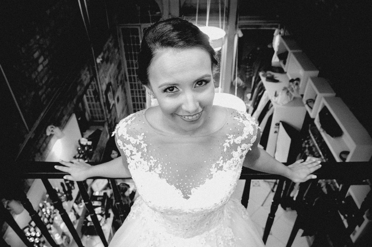 Dolores e seu vestido de noiva, Casamento da Dolores e do Cleber, pelo fotógrafo de casamentos Vinícius Vogel, fotógrafo em Porto Alegre, Região Metropolitana e Serra Gaúcha.