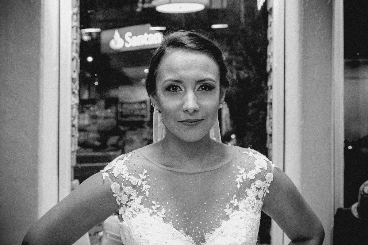 Retrato da noiva, Casamento da Dolores e do Cleber, pelo fotógrafo de casamentos Vinícius Vogel, fotógrafo em Porto Alegre, Região Metropolitana e Serra Gaúcha.