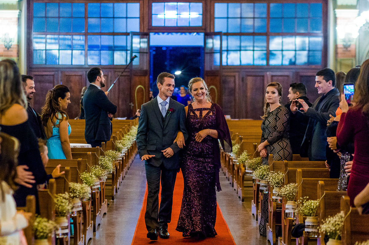 entrada do noivo, Cleber, Casamento da Dolores e do Cleber, pelo fotógrafo de casamentos Vinícius Vogel, fotógrafo em Porto Alegre, Região Metropolitana e Serra Gaúcha.