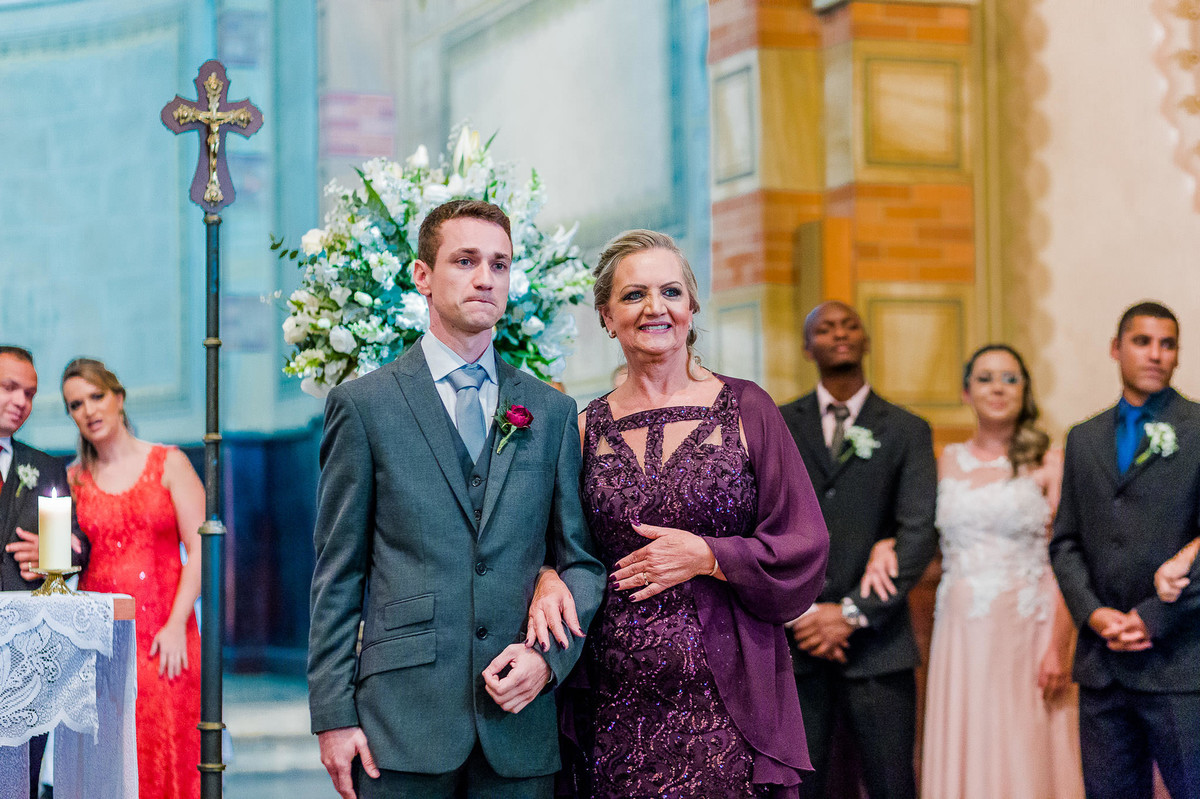noivo e mãe, Casamento da Dolores e do Cleber, pelo fotógrafo de casamentos Vinícius Vogel, fotógrafo em Porto Alegre, Região Metropolitana e Serra Gaúcha.