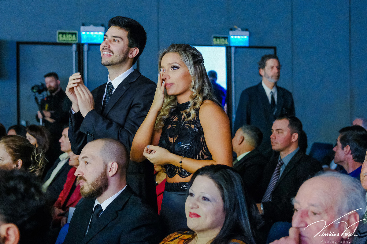 Irmã da Mariana na formatura de Psicologia na PUC, por Vinícius Vogel fotógrafo de Porto Alegre, Região Metropolitana e Serra Gaúcha