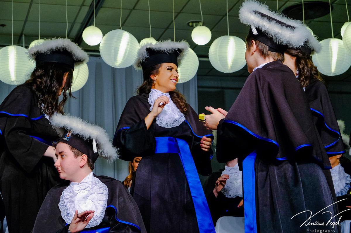 Mariana na formatura de Psicologia na PUC, por Vinícius Vogel fotógrafo de Porto Alegre, Região Metropolitana e Serra Gaúcha