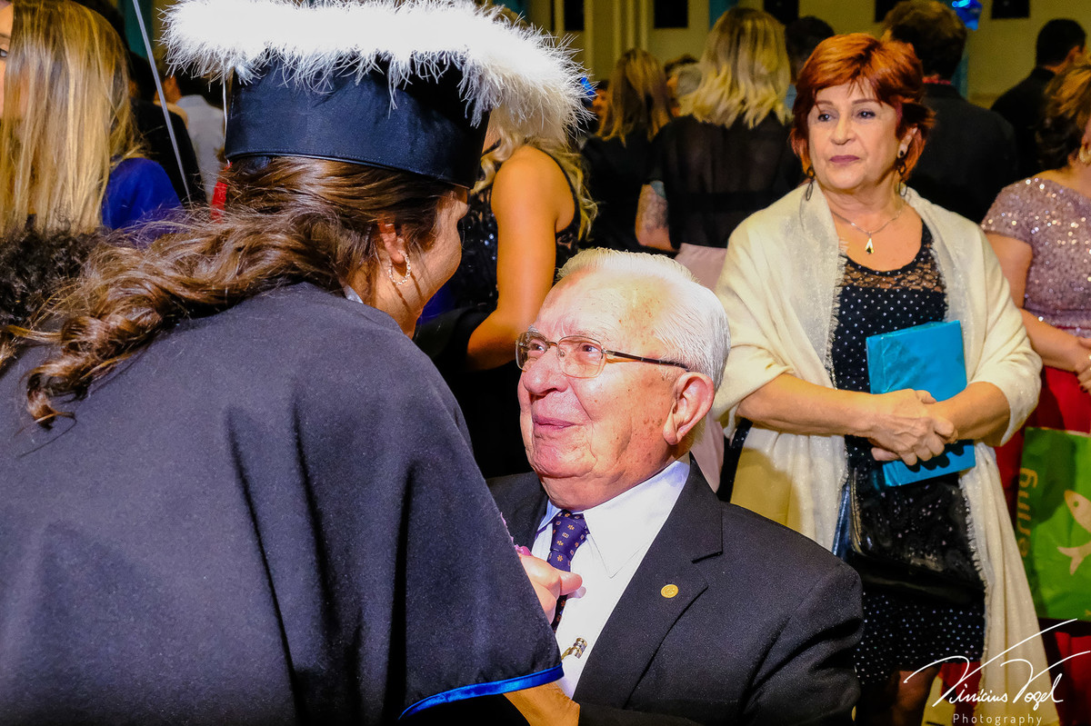 Mariana na formatura de Psicologia na PUC, por Vinícius Vogel fotógrafo de Porto Alegre, Região Metropolitana e Serra Gaúcha