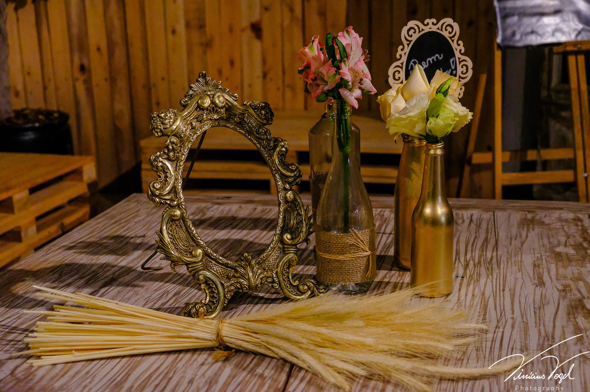 Decoração na recepção da Mariana, no Gota D'Água Eventos, na formatura de Psicologia na PUC, por Vinícius Vogel fotógrafo de Porto Alegre, Região Metropolitana e Serra Gaúcha