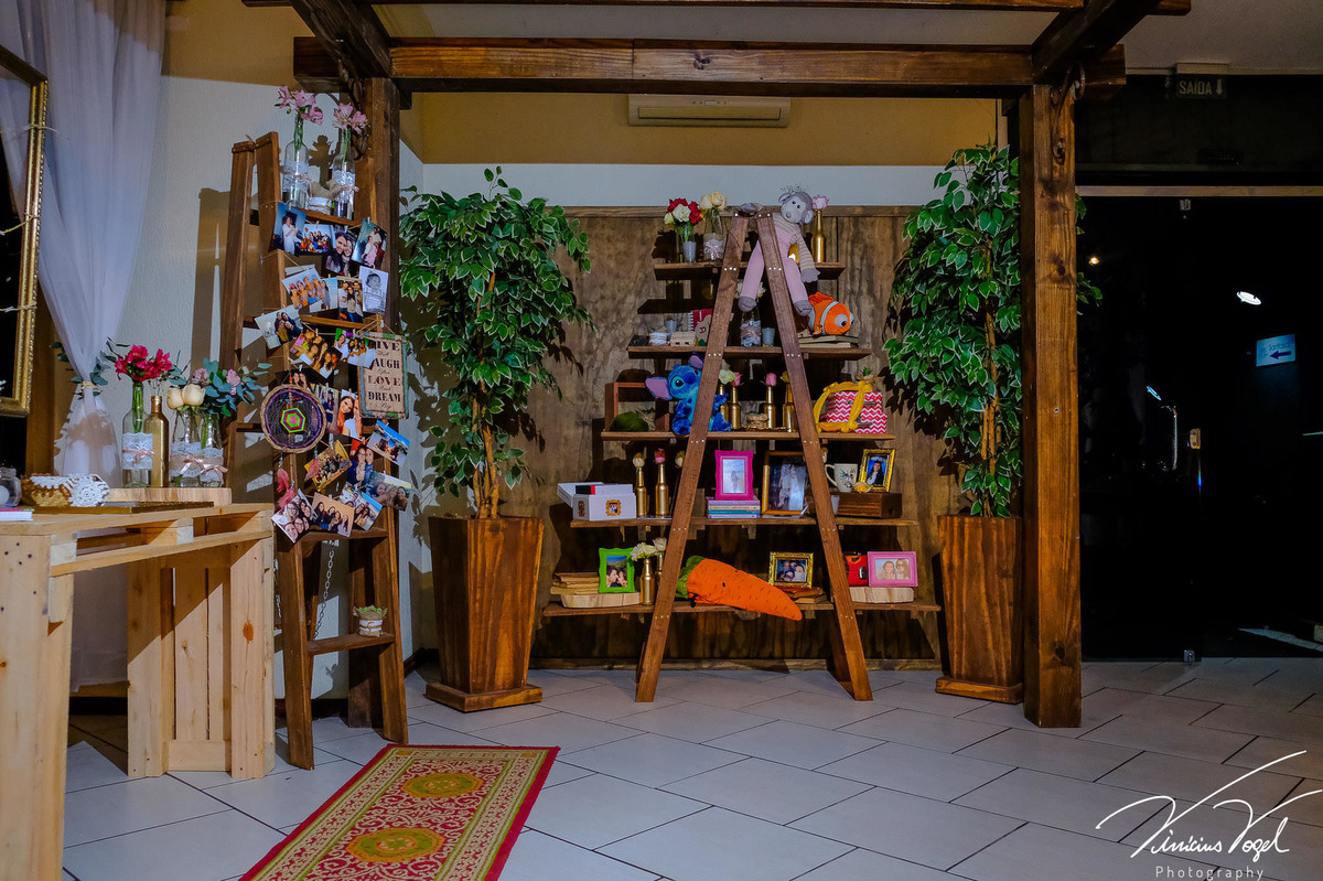 Decoração na recepção da Mariana, no Gota D'Água Eventos, na formatura de Psicologia na PUC, por Vinícius Vogel fotógrafo de Porto Alegre, Região Metropolitana e Serra Gaúcha