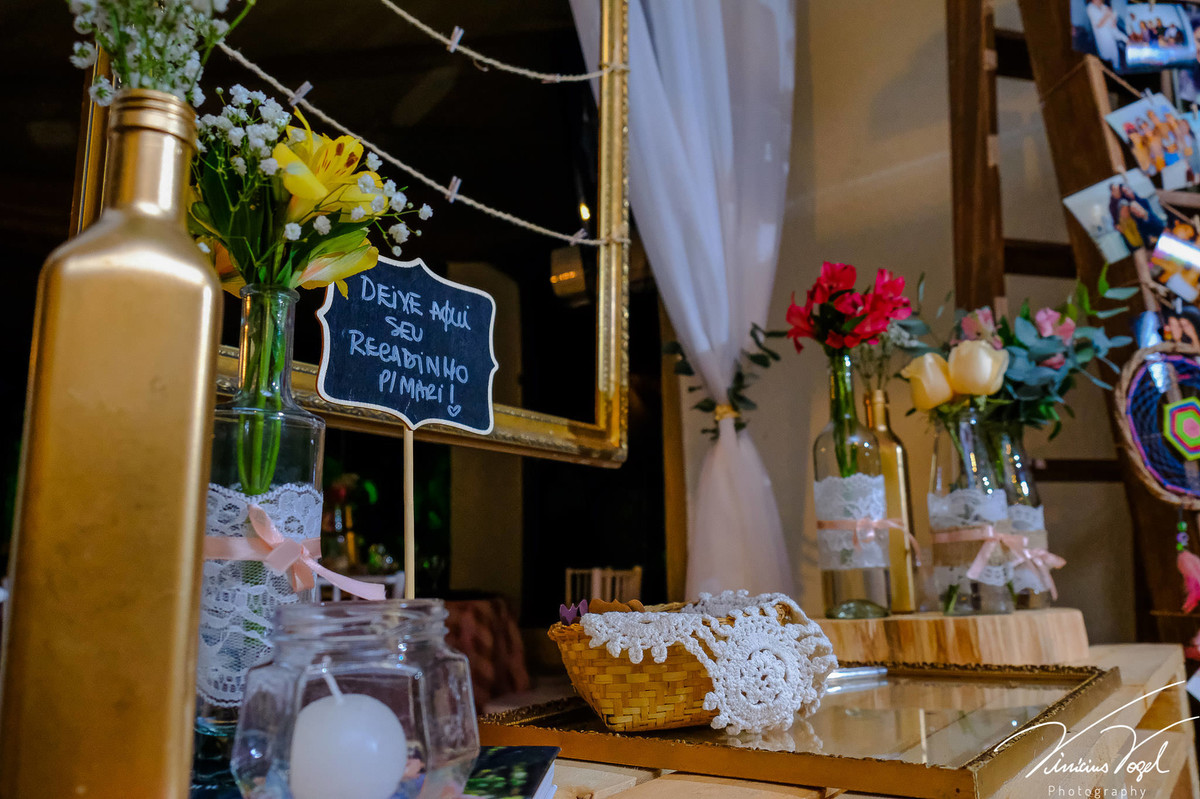 Detalhes da Decoração na recepção da Mariana, no Gota D'Água Eventos, na formatura de Psicologia na PUC, por Vinícius Vogel fotógrafo de Porto Alegre, Região Metropolitana e Serra Gaúcha