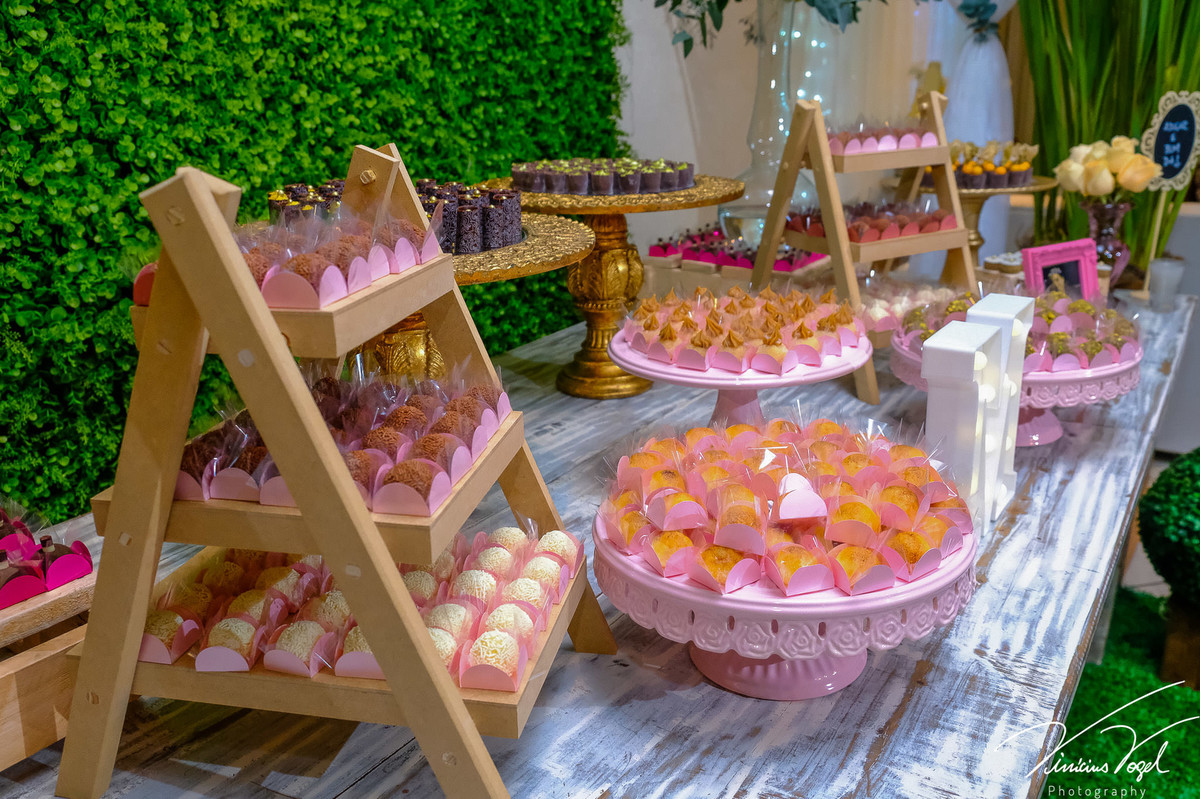 Decoração na recepção da Mariana, no Gota D'Água Eventos, na formatura de Psicologia na PUC, por Vinícius Vogel fotógrafo de Porto Alegre, Região Metropolitana e Serra Gaúcha