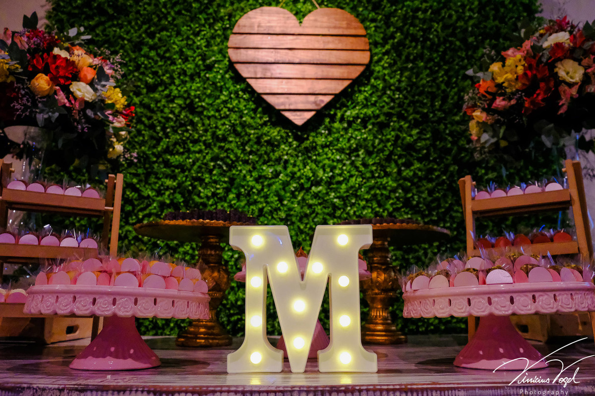 M da Mariana Decoração na recepção da Mariana, no Gota D'Água Eventos, na formatura de Psicologia na PUC, por Vinícius Vogel fotógrafo de Porto Alegre, Região Metropolitana e Serra Gaúcha