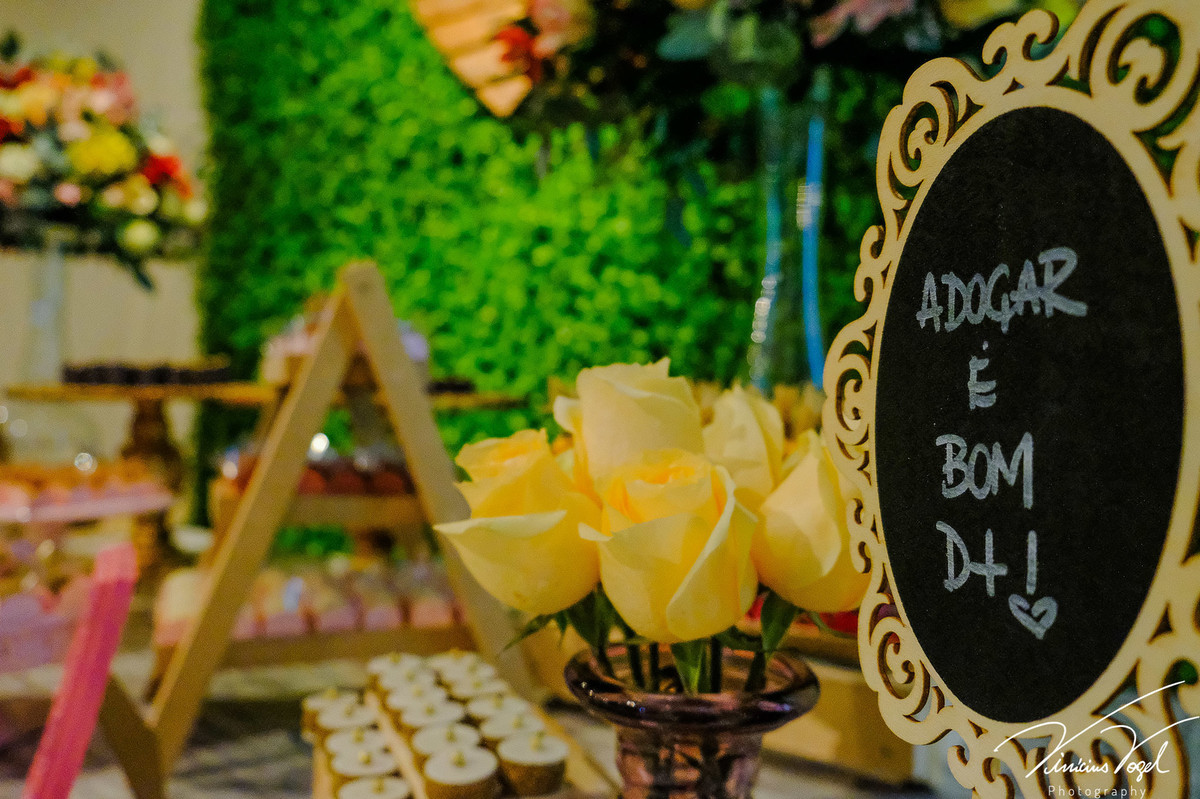 Decoração na recepção da Mariana, no Gota D'Água Eventos, na formatura de Psicologia na PUC, por Vinícius Vogel fotógrafo de Porto Alegre, Região Metropolitana e Serra Gaúcha