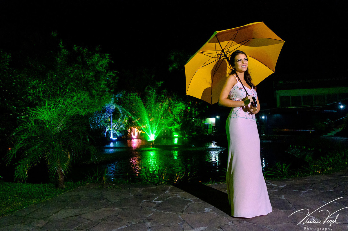 Sessão de fotos na recepção da Mariana, no Gota D'Água Eventos, formanda de Psicologia na PUC, por Vinícius Vogel fotógrafo de Porto Alegre, Região Metropolitana e Serra Gaúcha