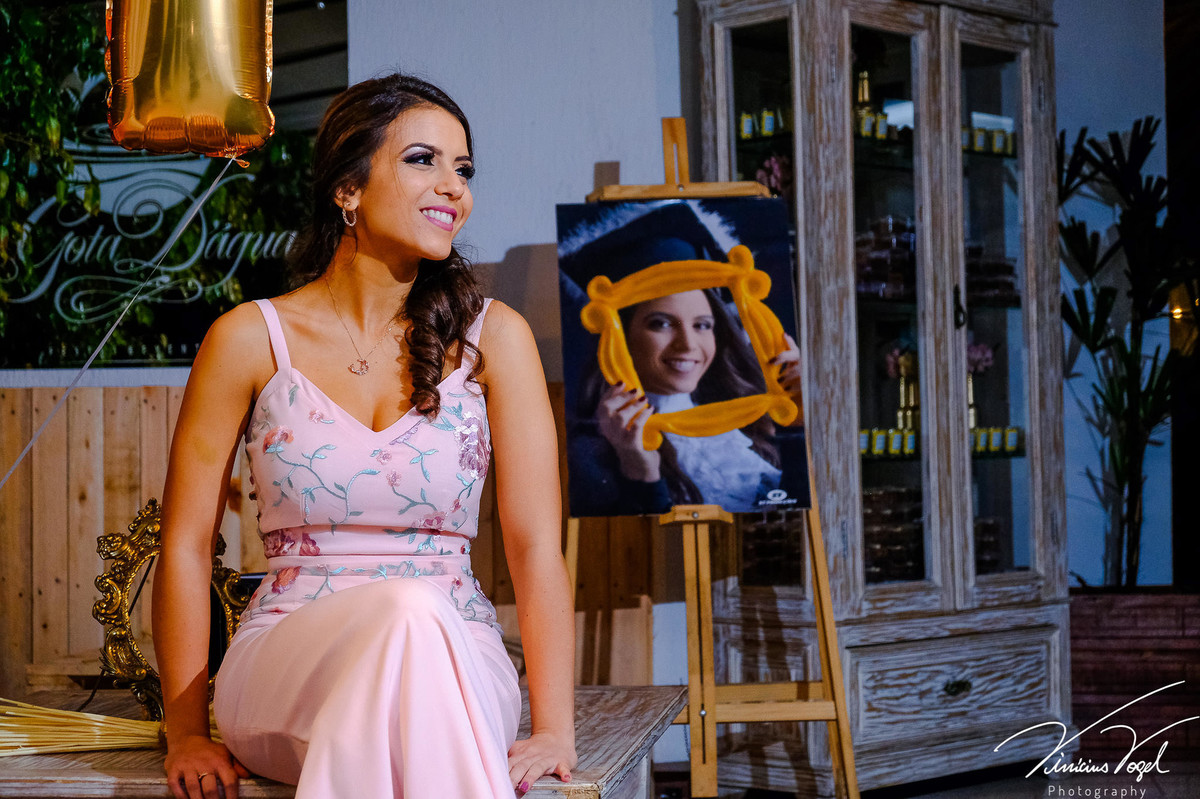 Sessão de fotos na recepção da Mariana, no Gota D'Água Eventos, formanda de Psicologia na PUC, por Vinícius Vogel fotógrafo de Porto Alegre, Região Metropolitana e Serra Gaúcha