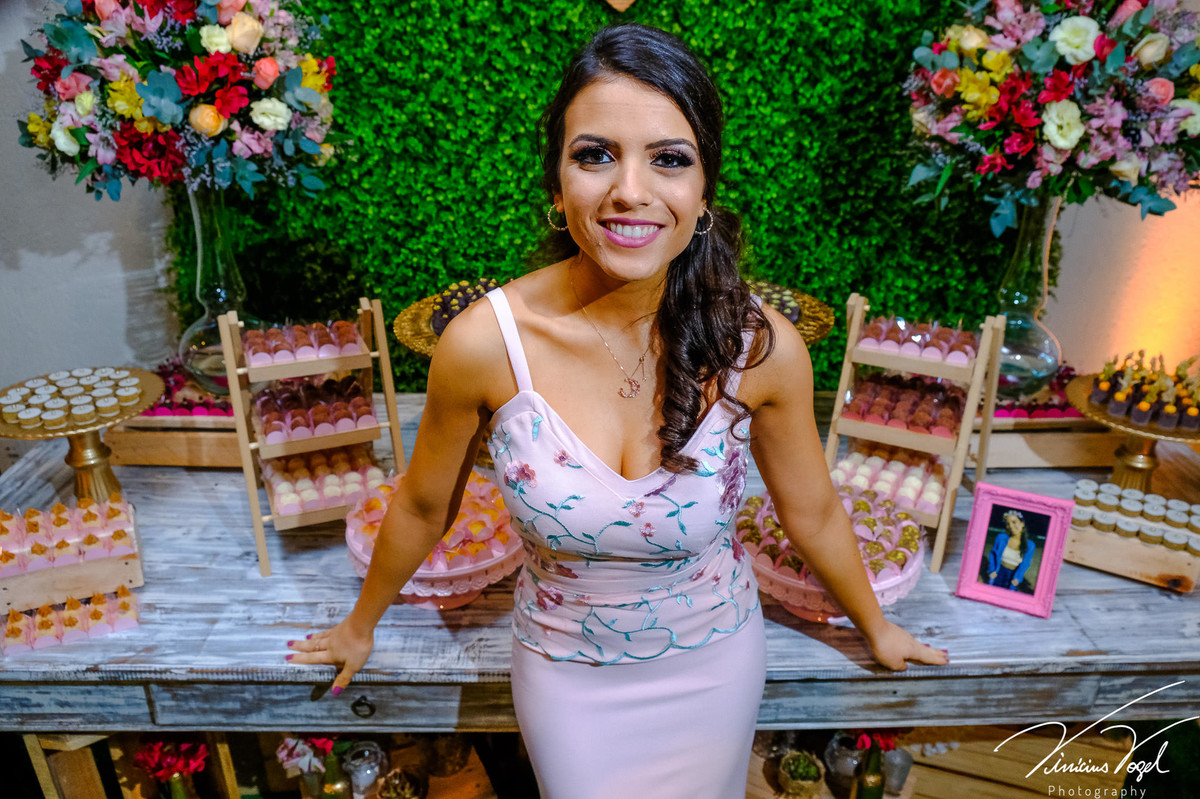 Sessão de fotos na recepção da Mariana, no Gota D'Água Eventos, formanda de Psicologia na PUC, por Vinícius Vogel fotógrafo de Porto Alegre, Região Metropolitana e Serra Gaúcha