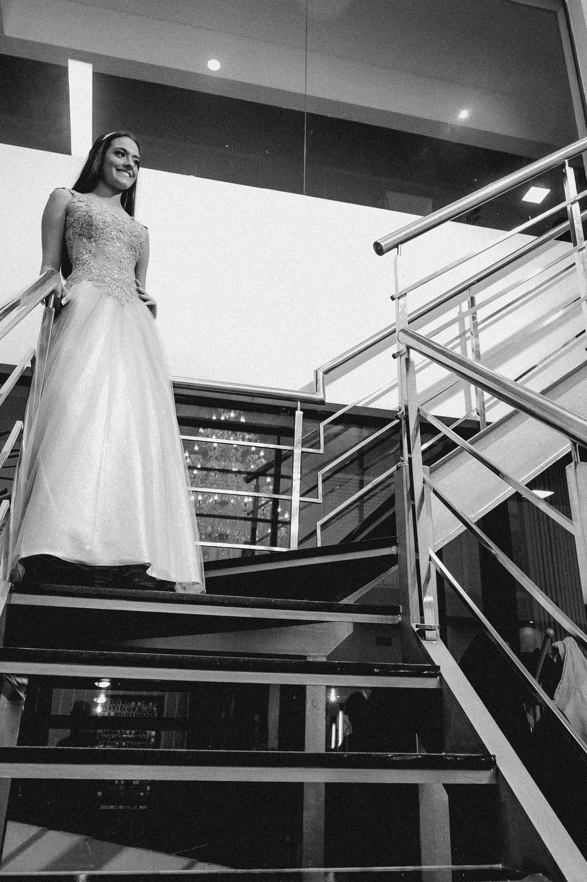 Marina e o retrato na escada, 15 anos da Marina Pereira, no Salão Westfália da Sociedade Germânia, organizado por Novittá Eventos, pelo fotógrafo Vinícius Vogel, Porto Alegre e região metropolitana