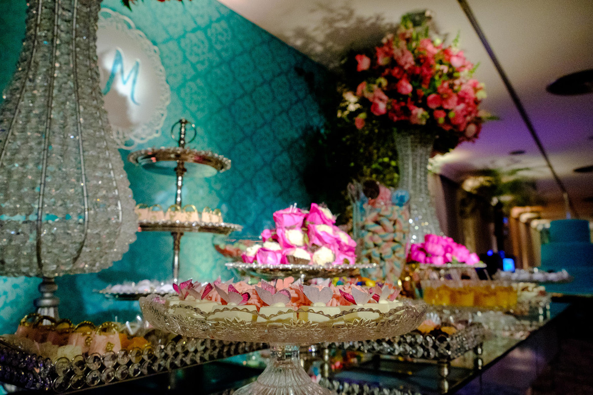 Decoração 15 anos da Marina Pereira, no Salão Westfália da Sociedade Germânia, organizado por Novittá Eventos, pelo fotógrafo Vinícius Vogel, Porto Alegre e região metropolitana