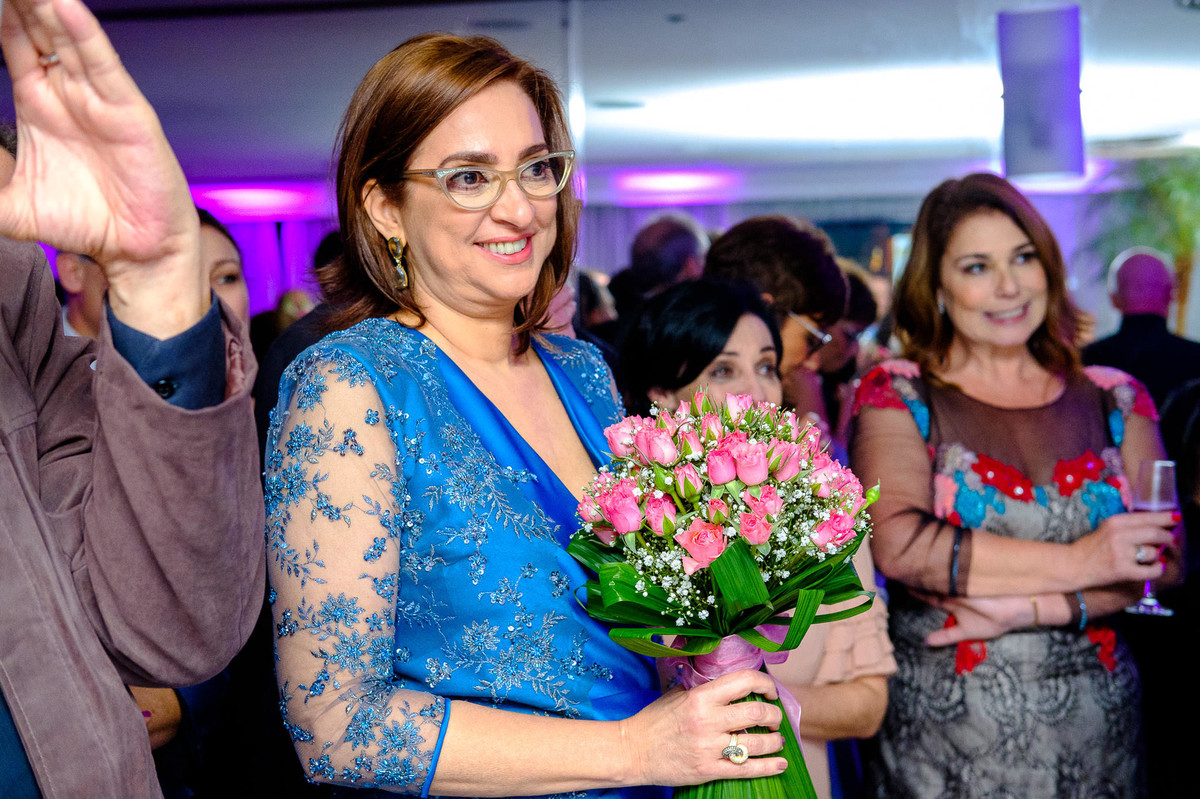 Mãe da aniversariante, 15 anos da Marina Pereira, no Salão Westfália da Sociedade Germânia, organizado por Novittá Eventos, pelo fotógrafo Vinícius Vogel, Porto Alegre e região metropolitana
