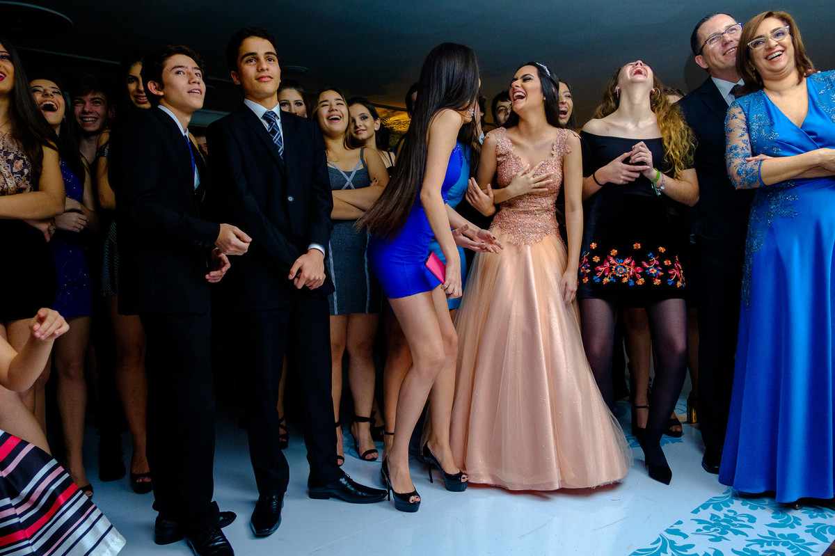 rindo com as amigas, 15 anos da Marina Pereira, no Salão Westfália da Sociedade Germânia, organizado por Novittá Eventos, pelo fotógrafo Vinícius Vogel, Porto Alegre e região metropolitana