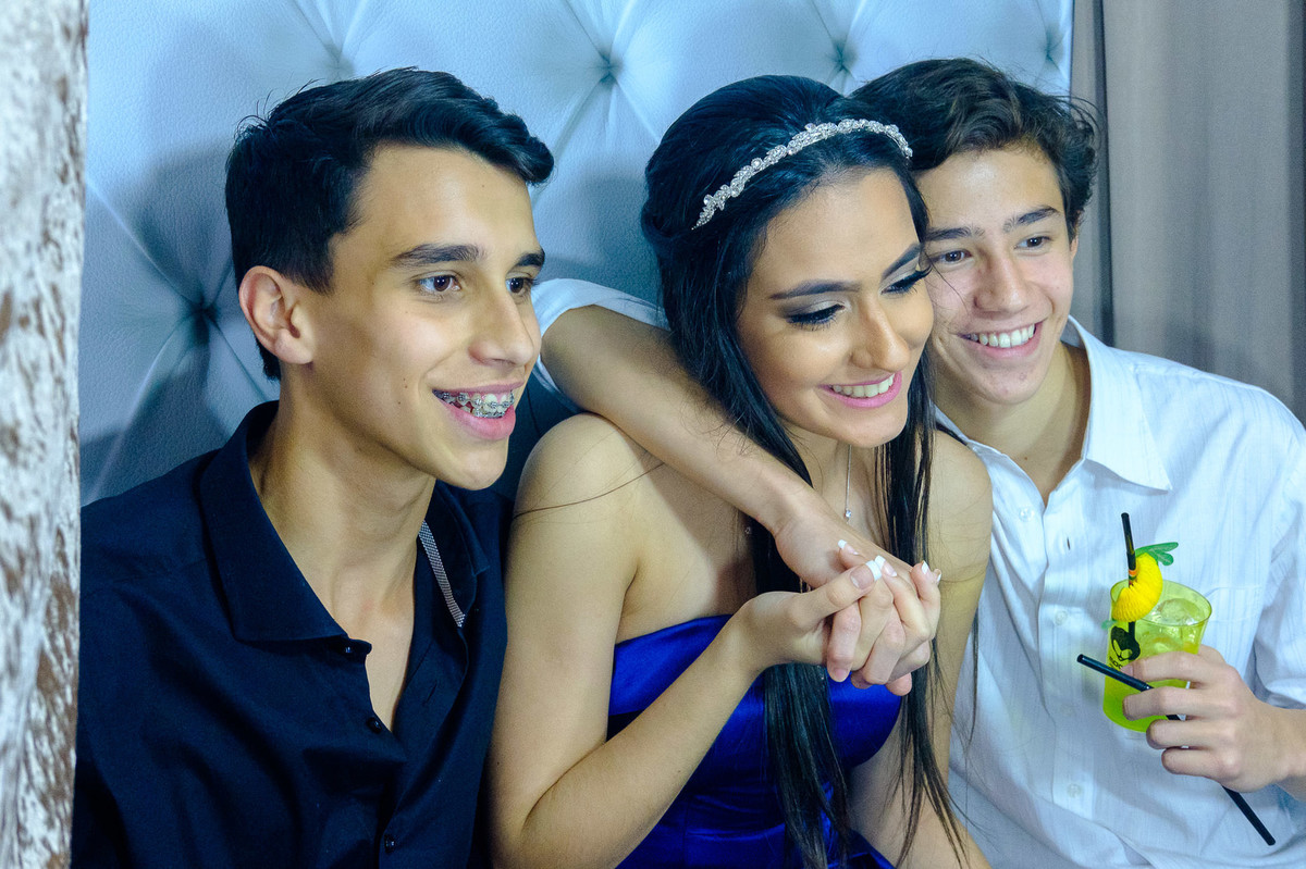 na cabine de fotos, 15 anos da Marina Pereira, no Salão Westfália da Sociedade Germânia, organizado por Novittá Eventos, pelo fotógrafo Vinícius Vogel, Porto Alegre e região metropolitana