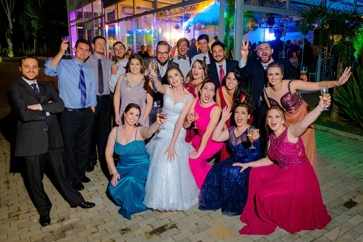 padrinhos e madrinhas dos noivos, Casamento da Fernanda e do André, por Vinícius Vogel Fotógrafo de Casamento em Porto Alegre, Bento Gonçalves, Caxias do Sul, Gramado, Canela, Curitiba, São Paulo, Rio de Janeiro, Casando na Serra, Case em Bento