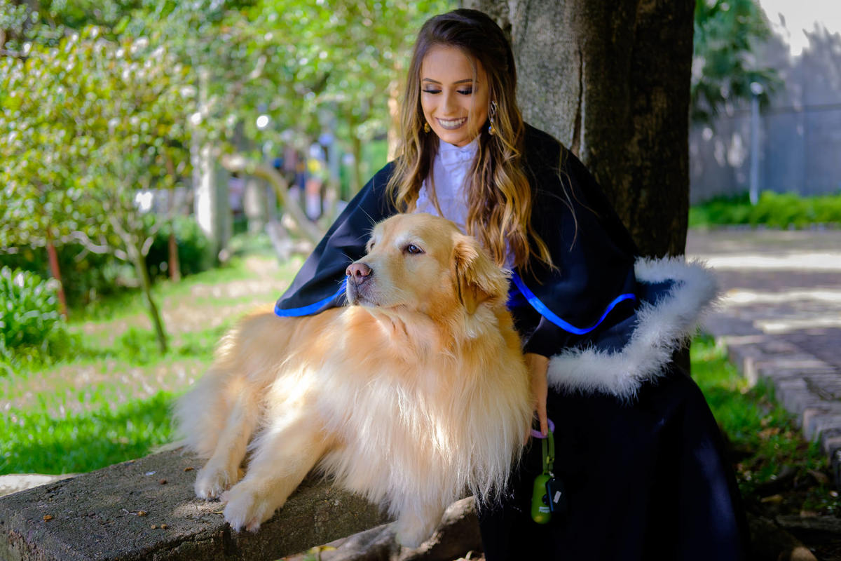 Ensaio de Formatura da Vivian Vaz, pelo Fotógrafo de Formatura Vinícius Vogel, na PUCRS, fotógrafo em Porto Alegre, Vale dos Sinos, Serra Gaúcha, Curitiba, Florianópolis, São Paulo, Rio de Janeiro.